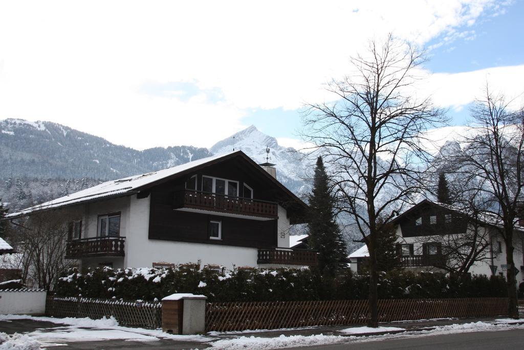 Maisonette Apartment Dhh Zugspitzblick Mit Eigenem Garten Garmisch-Partenkirchen Camera foto